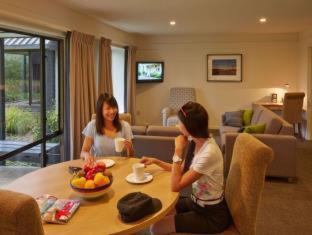 Wanaka Hotel | Edgewater Hotel