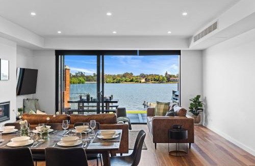 Yarrawonga House | Edgewater on Irvine