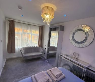 Longcroft House | Edinburgh city break room