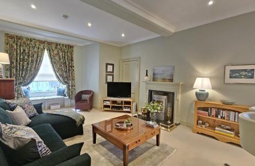 Comely Bank Apartment | Edinburgh Elegant 1-Bedroom City Apartment