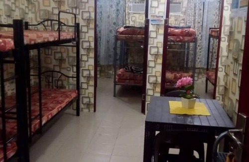 Tondo Hostel | EDMAR 732 (Family room - Breakfast Included) Unit #5