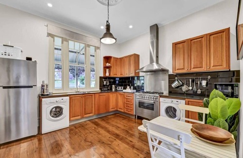Orange Apartment | Edwina Suite II - Elegant Heritage Home