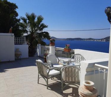 Massouri Apartment | Eftychias residence