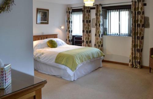 Helston House | Eglos Derry Farm Cottage - E4597