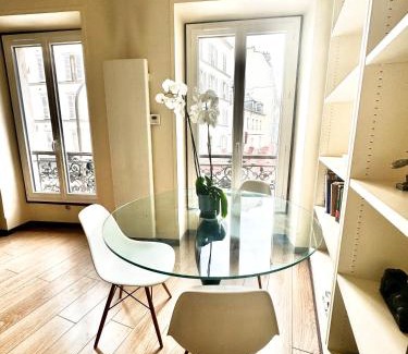 Chaillot Apartment | Eiffel Tower Paris