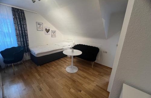 Grimmelfingen Apartment | Einzelzimmer mit privatem Bad nähe Ulmer Donautal - ideal für Geschäftsreisen