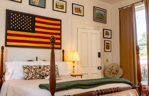 Gettysburg Bed & Breakfast | Eisenhower Suite in charming Olinger House B&B in historic, downtown Gettysburg.