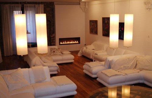 La Pobla de Lillet House | El Castell de la Pobla de Lillet (Adults Only)