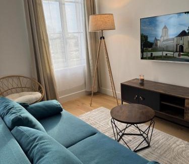 Surgeres Apartment | El Castillo Face au Château et Climatisé