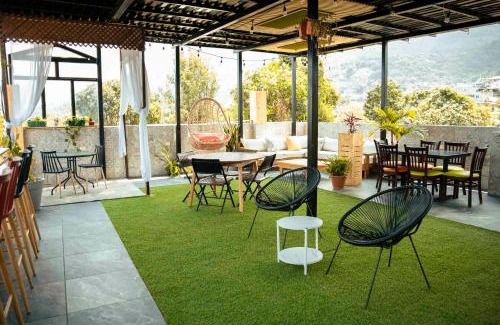 San Pedro La Laguna Hotel | El Delfin Hotel y Restaurante