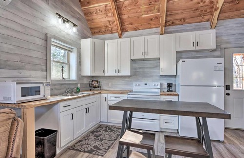 El Dorado Springs House | El Dorado Springs Cabin Near Trails and Parks!