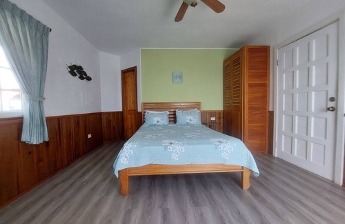 Carenero Island Cabin | El Faro del Colibri