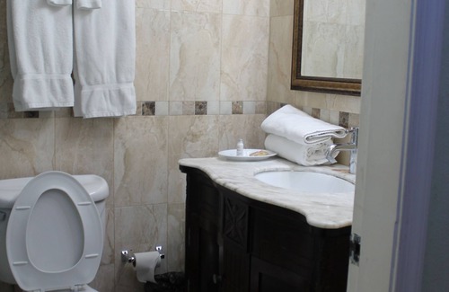 Downtown Nassau Hotel | El Greco Hotel
