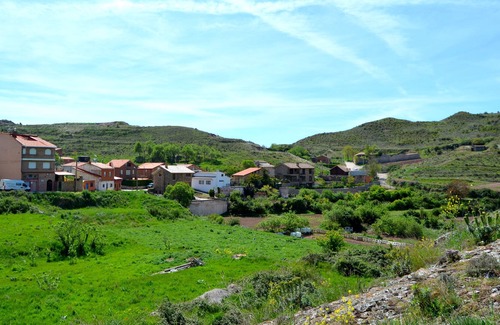 Clavijo Apartment | El Mirador mountain apt with terrace in Clavijo, La Rioja, Wifi, 45 meters