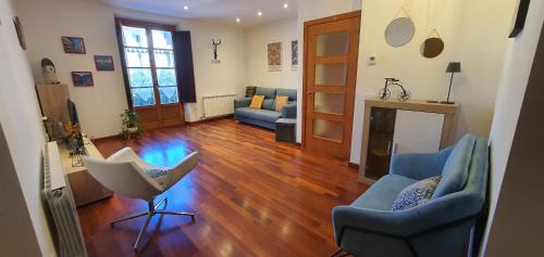 Camprodon Apartment | EL MUSSOL DE LA VILA Camprodon, balconets amb vistes a la plaça