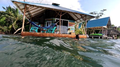 Hope Well Bed & Breakfast | El Toucan Loco Floating Lodges