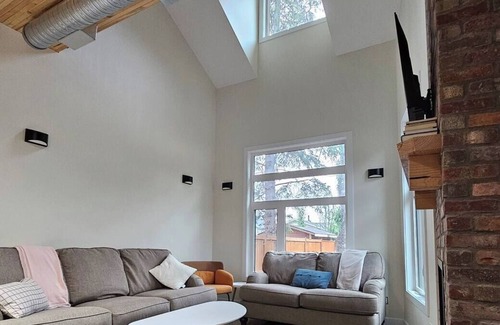 Sylvan Lake Cottage | Elaire Lake House