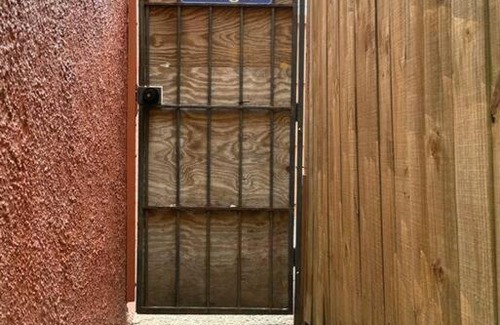 Neartown Cabin | Elegant 1 Bdr Montrose-Bologna@The Italian Plaza
