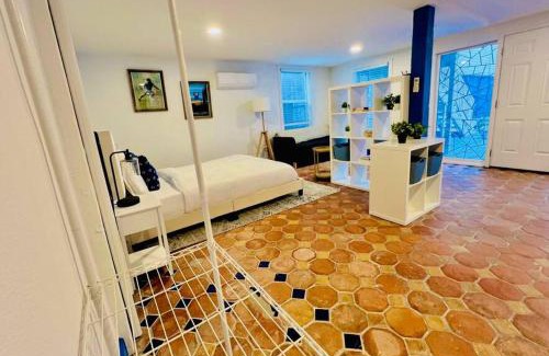 Montrose Cabin | Elegant 1BR Montrose - Napoli The Italian Plaza