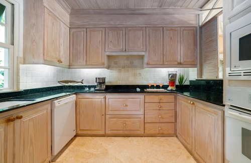 Mullins Apartment | Elegant 2 bedroom apt, private pool, beach access - Moonshadow