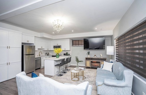 Pine Grove House | Elegant 2-Bedroom Suite in Custom Mansion Peaceful Family Friendly Neighborhood