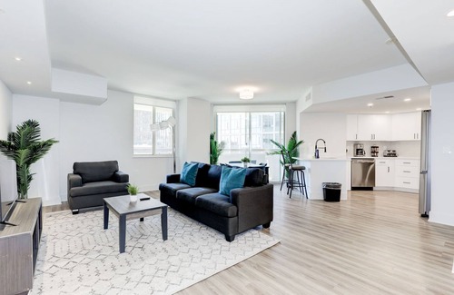 Crystal City Apartment | Elegant 2BR Apartment - Minutes to D.C.