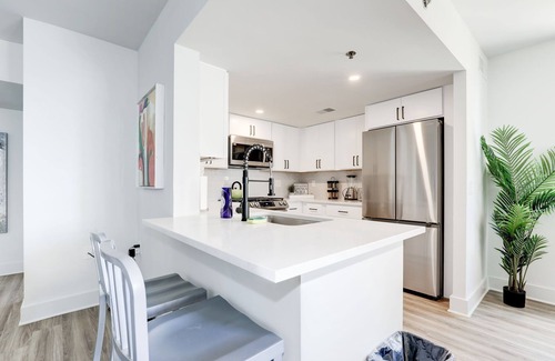 Crystal City Apartment | Elegant 2BR Apartment - Minutes to D.C.