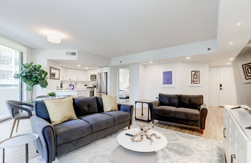 Crystal City Apartment | Elegant 2BR Apartment Minutes From DC