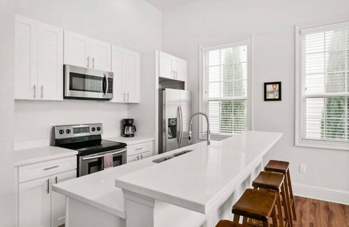 Saint Thomas Development Apartment | Elegant 2BR | Garden District | Historic Luxury