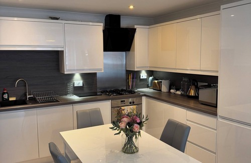 Bonnington Apartment | Elegant 3-Bedroom, 2-Bathroom Flat in Edinburgh’s Prestigious City Centre