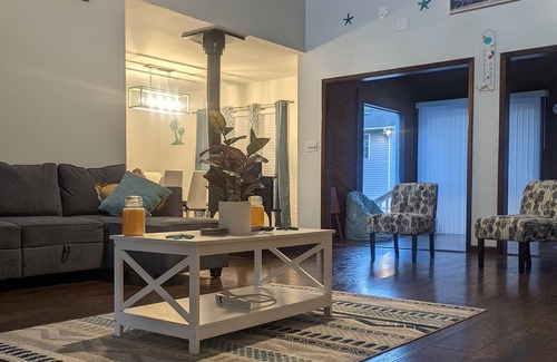 Havelock House | Elegant 3 bedroom home w/pool and deck -- 25 min from the beach!