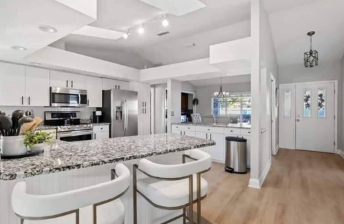 McComb House | Elegant 3 Bedroom House