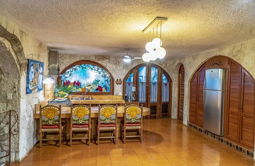 Playacar Villa | Elegant 4 bedroom Villa with Bikes Included and 120 Paces to a Beautiful Ocean