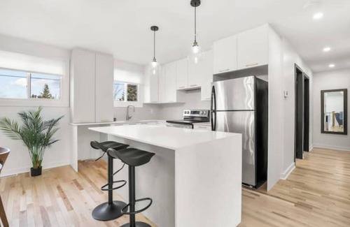 Brossard House | Elegant 4 bedroom modern house