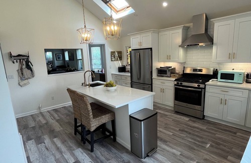 Maywood House | Elegant 4-Story Home Near NYC, Malls & Universities — Family Friendly