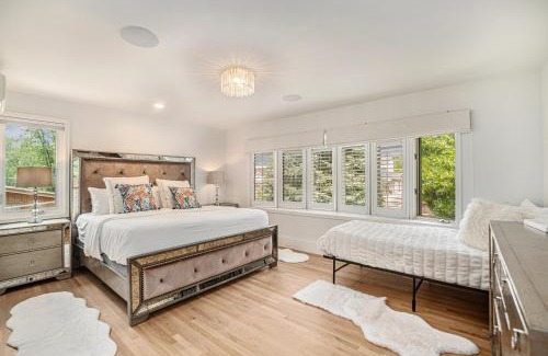 Cherry Creek House | Elegant 4br Near Cherry Creek W Sauna & Movie Room