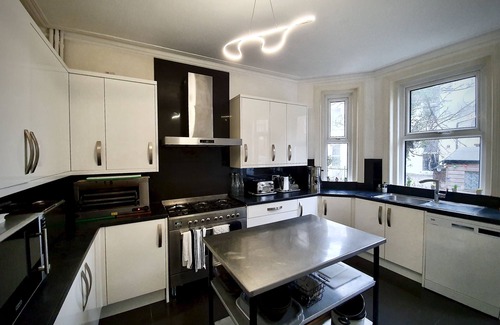 Bournemouth City Centre House | Elegant and Central Bournemouth Beach Townhouse. Family Friendly, Self Catering