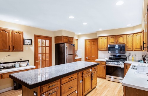 Williamsville House | Elegant and quiet, spacious family retreat in Williamsville