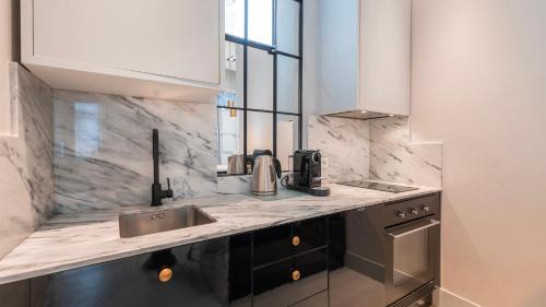 Encarnacao Apartment | Elegant Apartment in Bairro Alto by LovelyStay