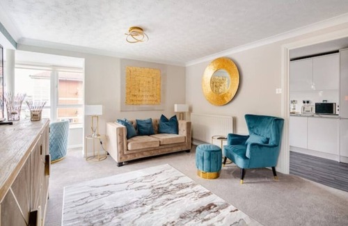 Roker Apartment | Elegant Apartment with Harbour Views
