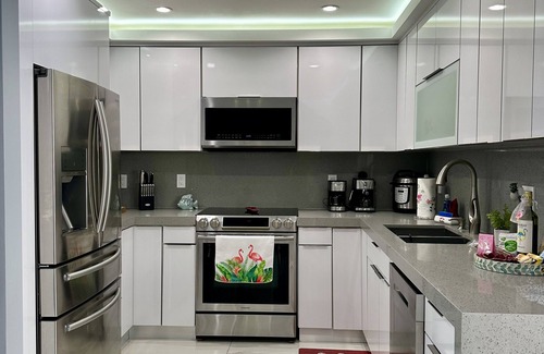 Hialeah House | Elegant beautiful house w/pool 10 min from Miami Int. Airport
