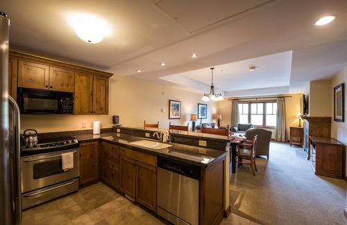 Crested Butte Cabin | Elegant + Bright Suite | Fireplace & Pool Access