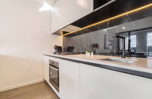 Richmond Apartment | Elegant & Charming Apt in Vibrant Richmond