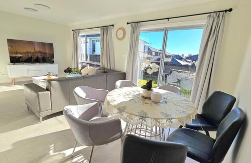 Leppington House | Elegant & Convenient New House at Leppington