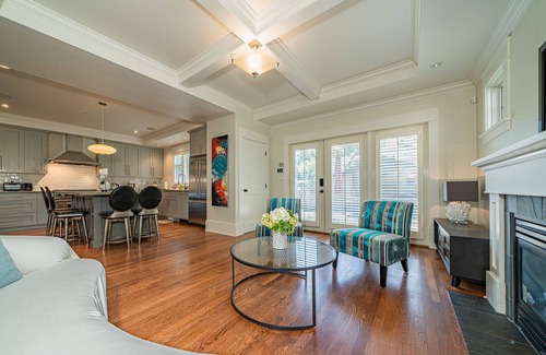 Dunbar House | Elegant & Cozy Escape West Vancouver