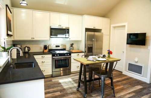 Sebastopol House | Elegant guest house within walking distance to fabulous downtown Sebastopol