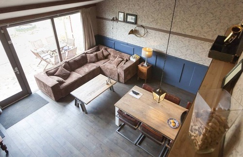 Horssen House | Elegant Holiday Home with Horssen with Terrace