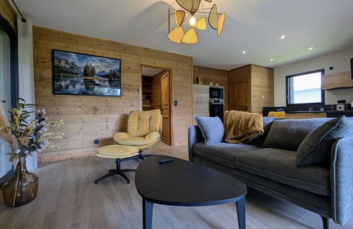 Le Chambon-sur-Lignon Cottage | Elegant lodge with private spa and wellness