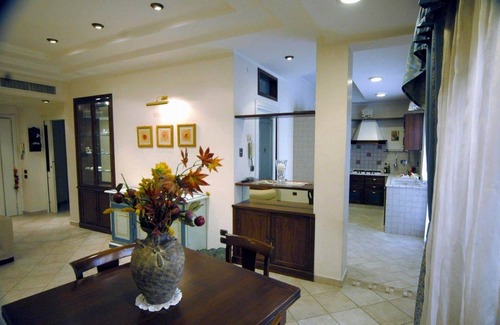 Zona XIX Casal Morena Apartment | Elegant lodging with garden,A/C,high speed Wi-Fi,near Metro Anagnina,Rome suburb