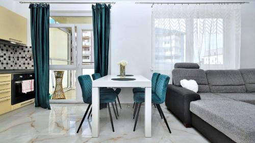 Dubravka Apartment | Elegant Marble Apartment - Balcony & Coffee in a Quiet Green Area
